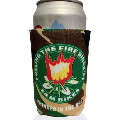 S&M DRINK COOLIE - FUEL THE FIRE - CAMO