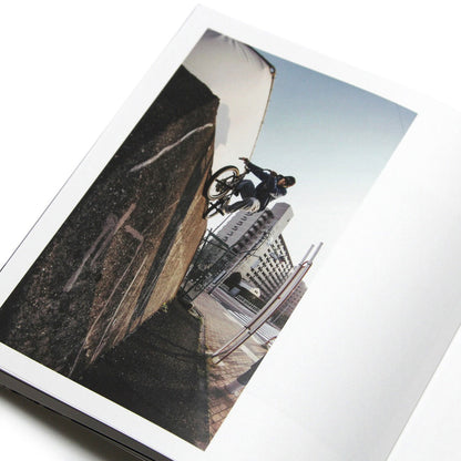 MOTO-BUNK MAGAZINE Issue 00